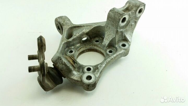 Цапфа передняя левая Toyota Prius NHW20 2004