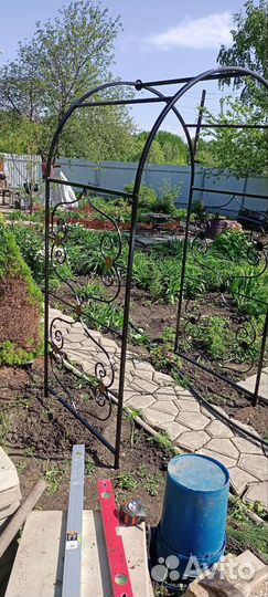 Арка садовая кованая