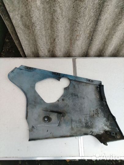 Suzuki gsx 400r пластик левый боковой