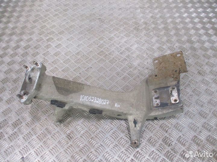 Кронштейн переднего бампера правый renault 7420819