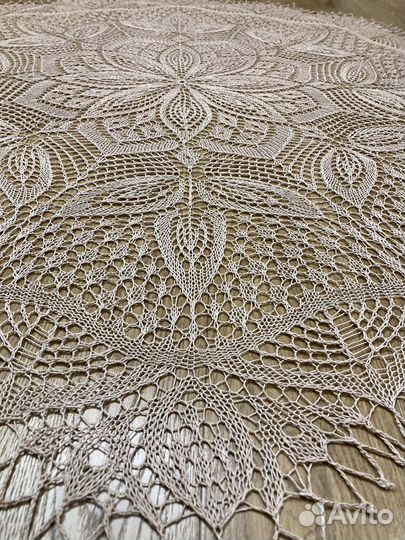 Скатерть вязаная, круглая, кружевная
