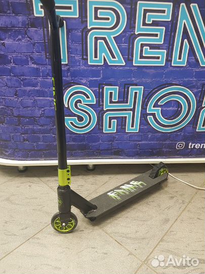 Трюковый самокат зеленый