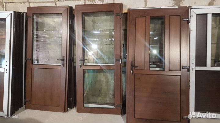 Дверь пластиковая входная 800 на 2000