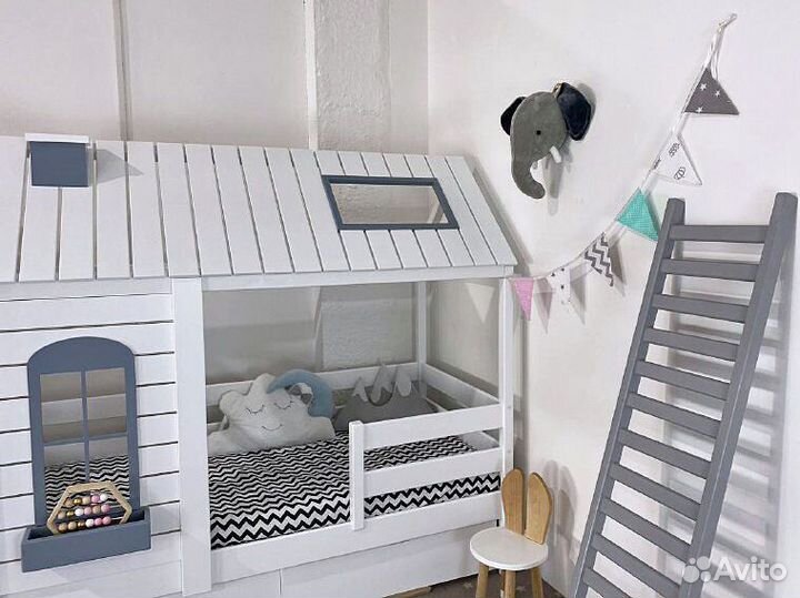 Кровать домик