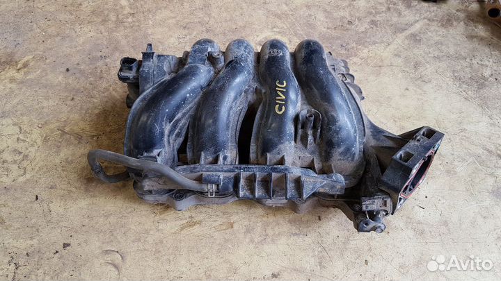 Впускной коллектор R18a2 Хонда 1.8 Цивик 5д