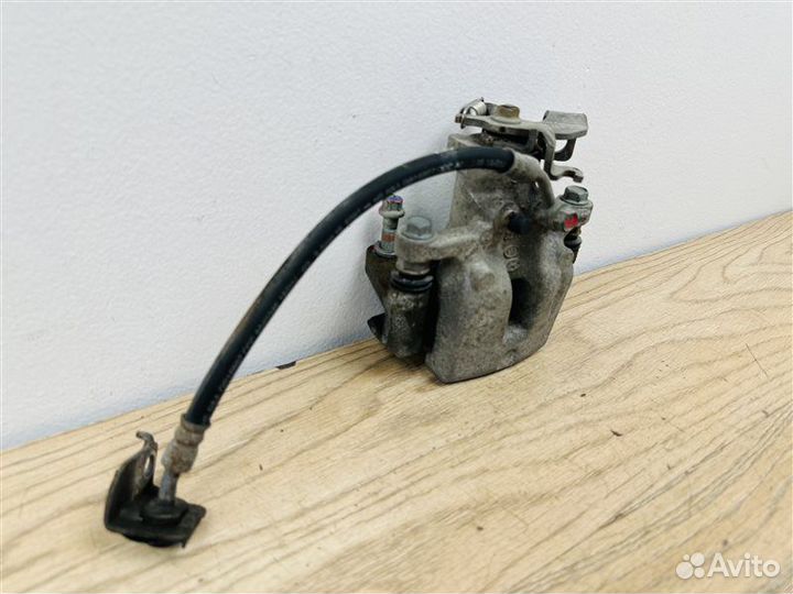 Суппорт тормозной задний левый Kia Cerato 3 2.0