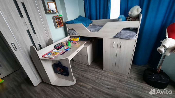 Детская кровать чердак со столом выдвижным
