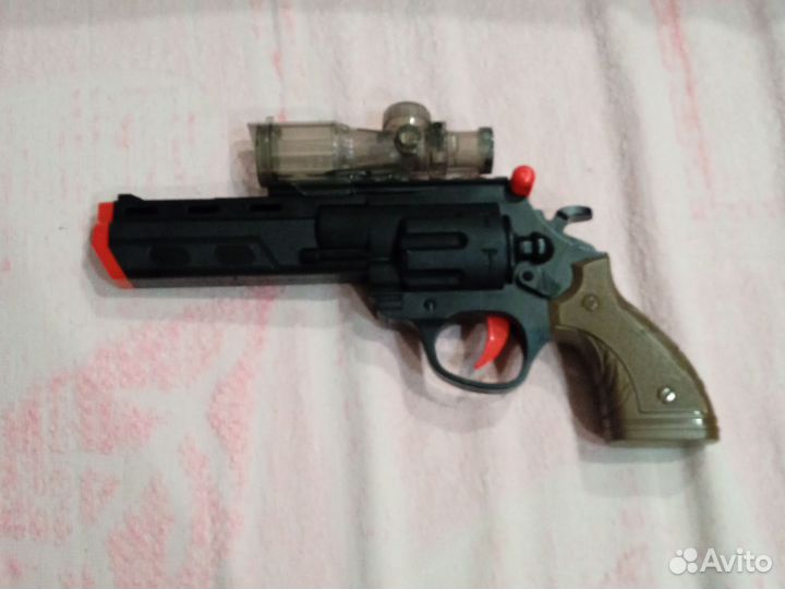 Игрушечный пистолет