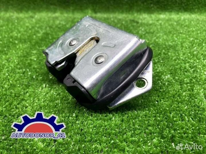 Замок двери задней задний Toyota Hiace LH178V 5L