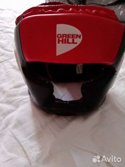 Боксёрский шлем и перчатки