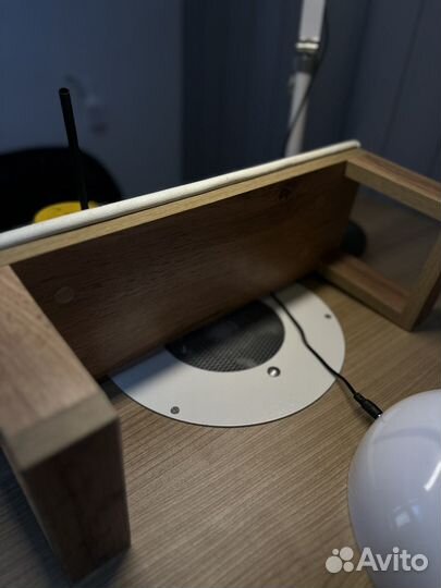 Подставка для рук маникюрная бежевая с деревом