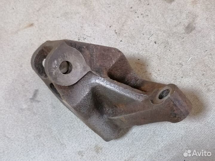Кронштейн крепления генератора Opel Monterey A