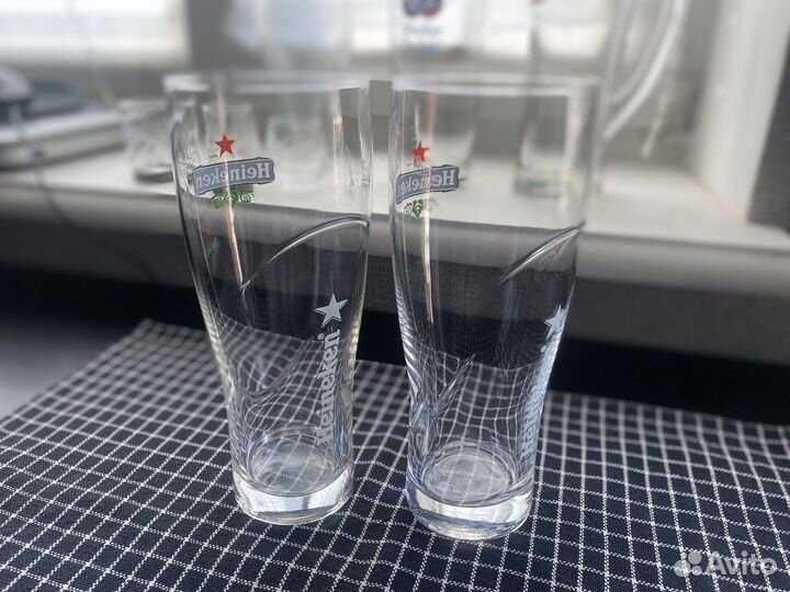 2 стакана Heineken по 0,5 л