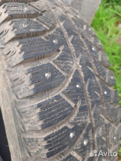 Bridgestone Ice Cruiser 7000 215/70 R16