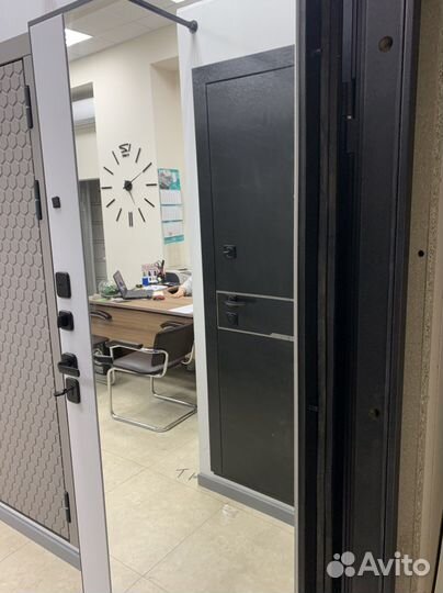 Дверь с зеркалом