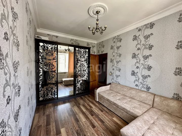 2-к. квартира, 65 м², 4/9 эт.