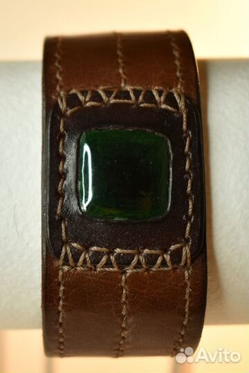 Браслет из кожи с вышивкой