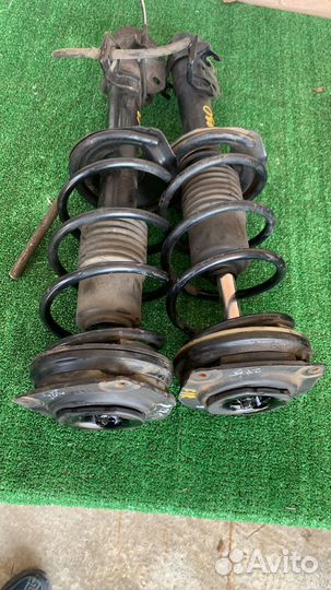 Амортизатор передний правый Nissan Note