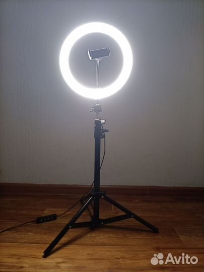 Кольцевая лампа со штативом