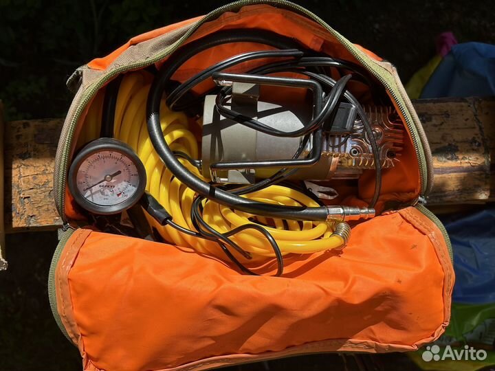 Автомобильный портативный компрессор berkut R17