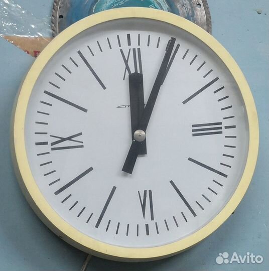 Часы вторичные