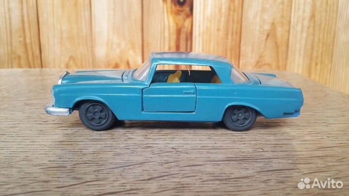 Mercedes 250 SE A 19 СССР Модель машинки 1988 г