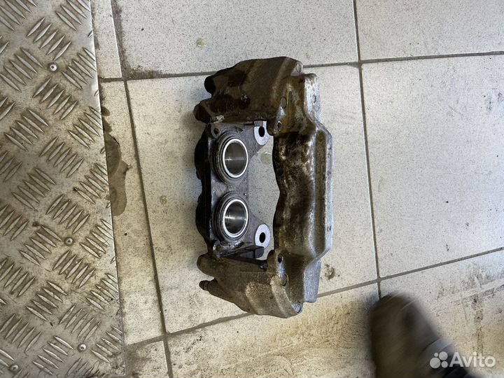 Суппорт паджеро 4 передний/ прадо 120