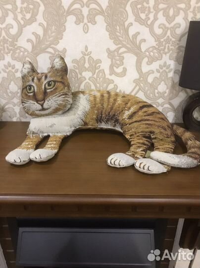 Кошка из гобелена
