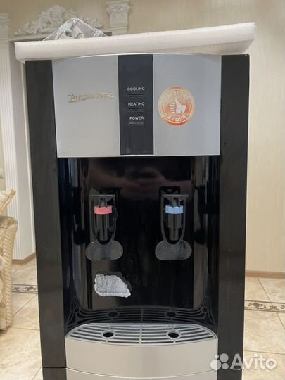 Кулер для воды напольный