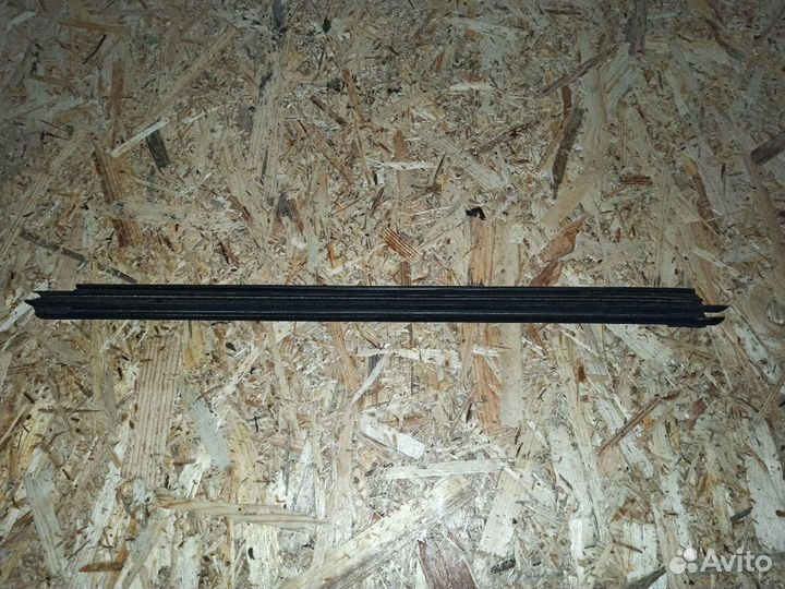 Направляющая стекла задней правой Mazda 3 BM 2016