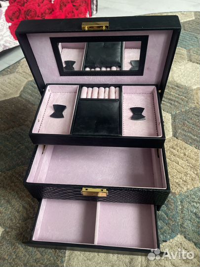 Шкатулка для ювелирных украшений