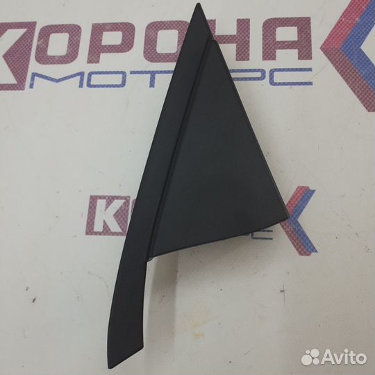 Накладка треугольная двери передняя правая внутрен