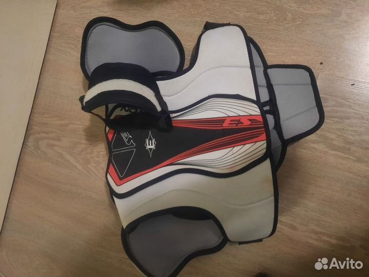 Нагрудник хоккейный