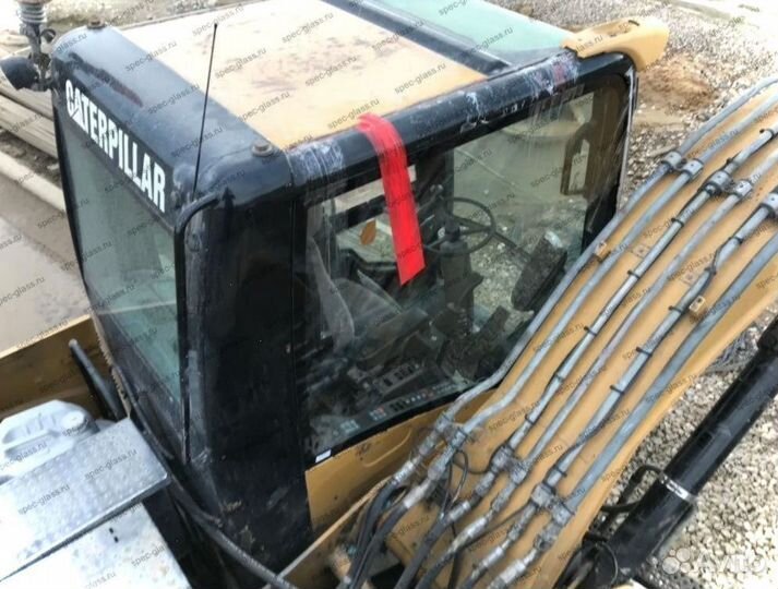 Стекло лобовое верхнее для JCB JS 330 (джисиби )