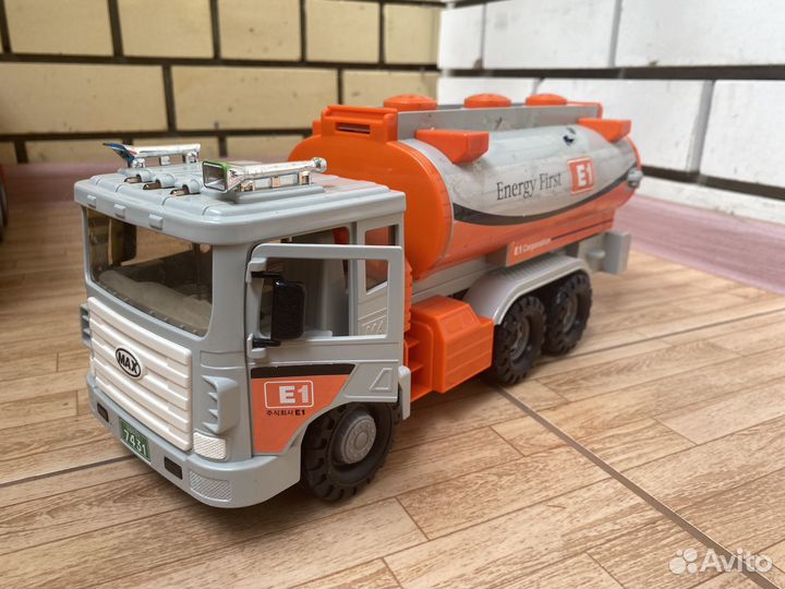 Инерционная машинка-бензовоз Max (Daesung,965-1)