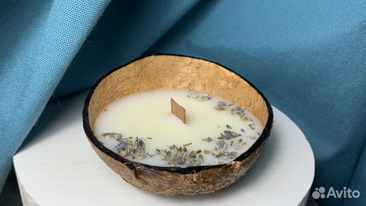 Ароматическая свеча в кокосе