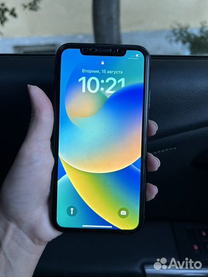 Телефон iPhone XR