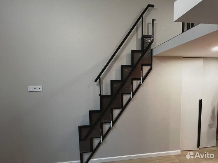 Лестница на металлокаркасе