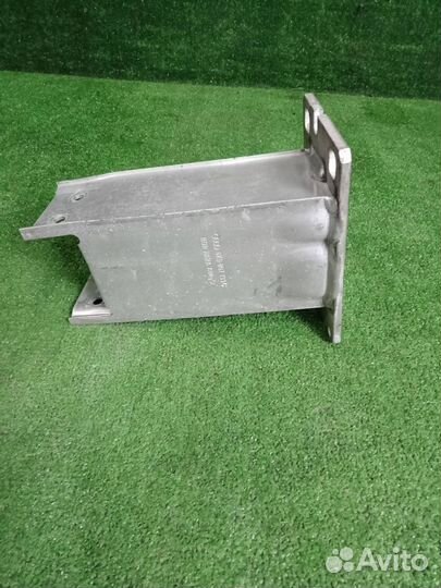 Кронштейн усилителя бампера передний левый Audi A5