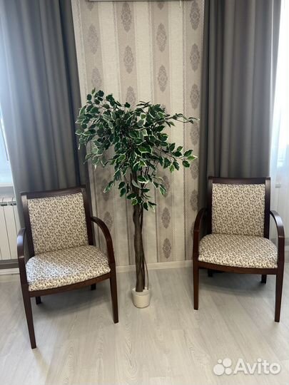 Искусственные цветы в горшках