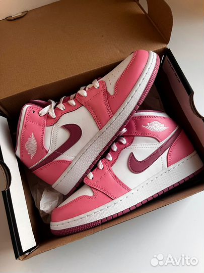 Air Jordan 1 Mid Valentines Day 38.5-39 Оригинал