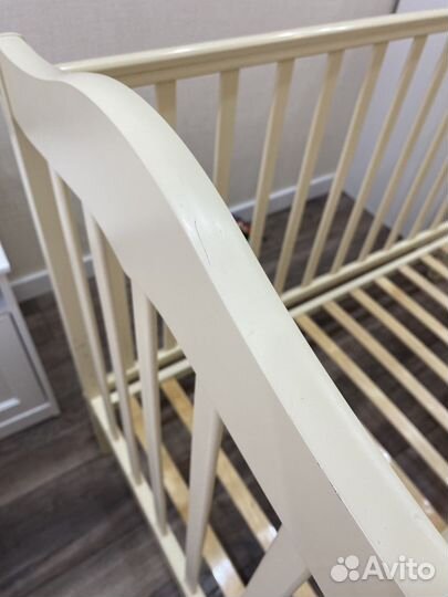 Детская кроватка с маятником