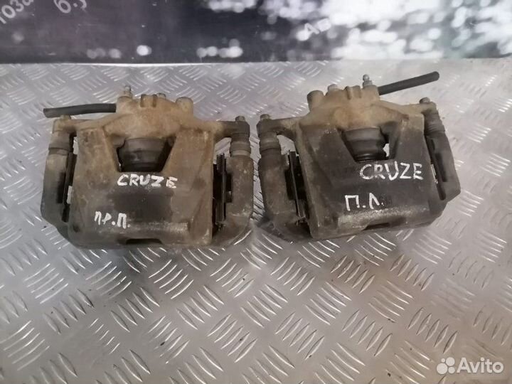 Суппорт передний Chevrolet Cruze 1.6