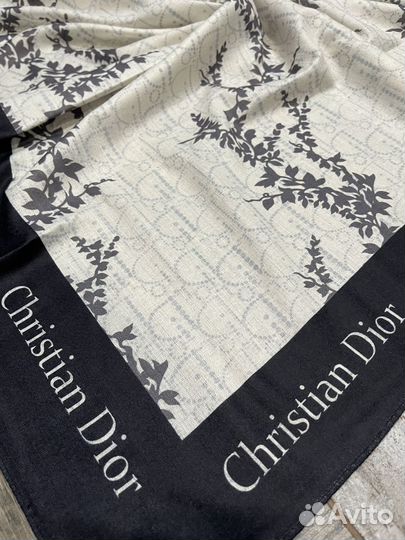 Шерстяной платок Dior молочный двухсторонний
