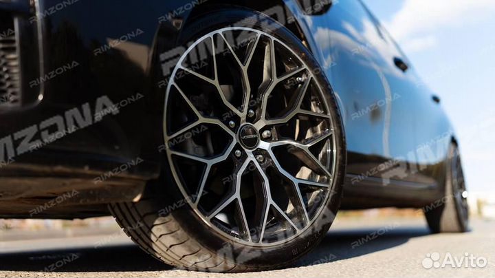 Литой диск в стиле vossen R19 5x112