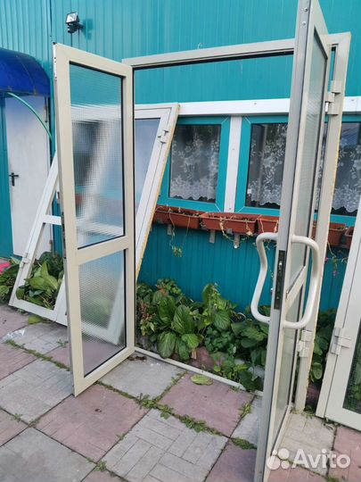 Алюминевые двухстворчетые двери