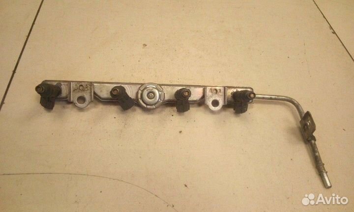 Рейка топливная (рампа) Toyota Corolla