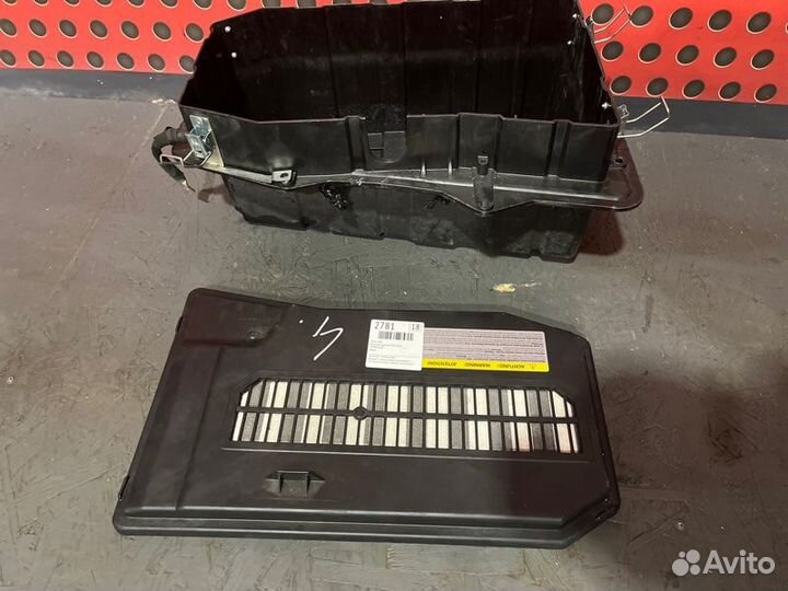 Крышка аккумулятора Porsche Cayenne 958 2016