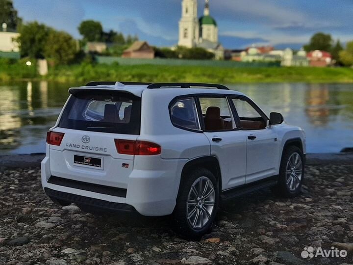 Коллекционные машинки,Toyota Land Cruiser 300