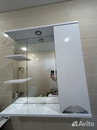 Шкаф с зеркалом в ванную